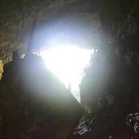 Ingang grot gruta azul Bonito Brazilie