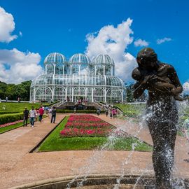 Botanische Gärten Curitiba Brasilien mit Statue