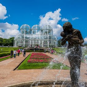 Botanische Gärten Curitiba Brasilien mit Statue