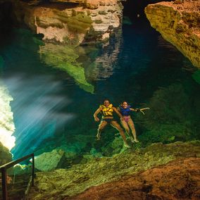Schwimmen in der Grotte Chapada Diamantina Brasilien